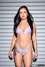 Iris Leon - Anal-Obsessed Bombshell Gapes Wide Open | Picture (1)